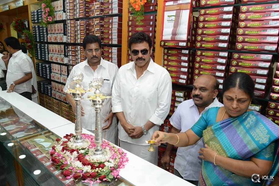 Venkatesh-Inaugurates-Ramraj-Cotton-Showroom